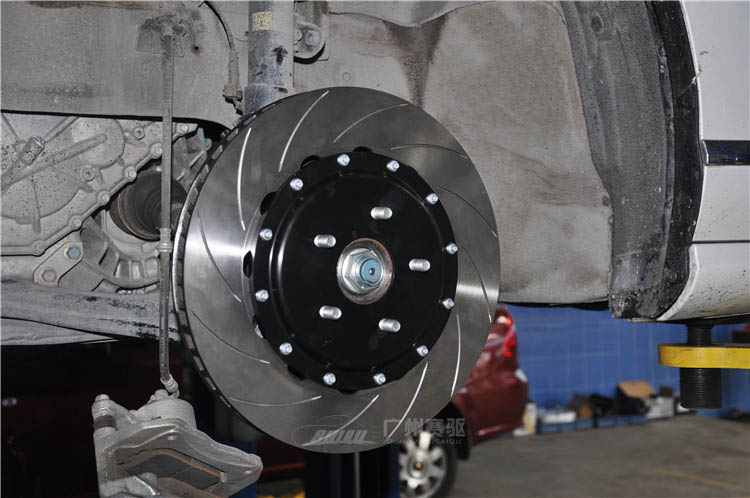 思鉑睿剎車升級英國AP9040剎車大六活塞剎車卡鉗